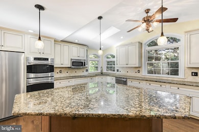 1733 Dauphin Ave, Reading, PA 19610 - photo 5