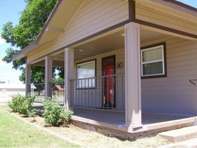 COVERED FRONT PORCH
