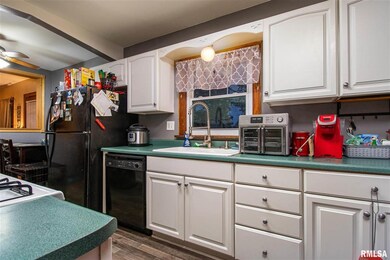 1318 N Division St, Davenport, IA 52804 - photo 6