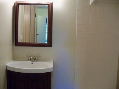 1070 Chatham Park Dr unit C, Pittsburgh, PA 15216 - photo 7