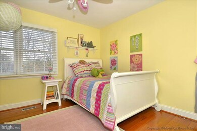 12774 Flat Meadow Ln, Herndon, VA 20171 - photo 3