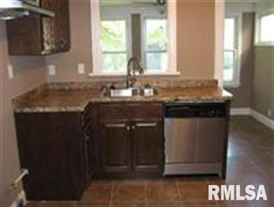 802 E High St, Davenport, IA 52803 - photo 7