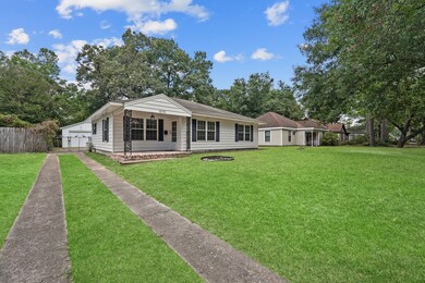 1070 W 43rd St, Houston, TX 77018 - photo 2