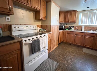 135 Madison Ave, Pittsfield, MA 01201 - photo 7