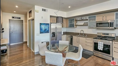 Vero Lofts unit 415, Los Angeles, CA 90017 - photo 2