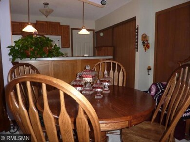 Pennant lighting - Eat-in counter space