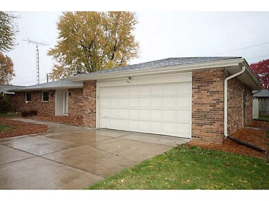 4525 Chapel Dr, Columbus, IN 47203 - photo 5