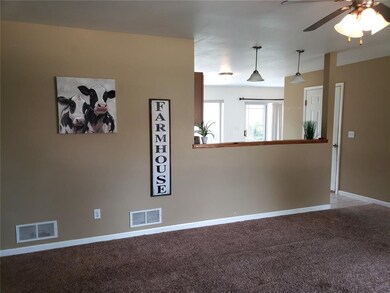 2750 O Ave NW unit B, Cedar Rapids, IA 52405 - photo 3