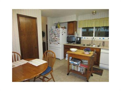 Photo. kitchen - breakfast area