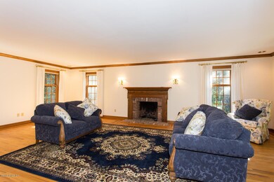 105 Davenport Farm Ln W, Stamford, CT 06903 - photo 6