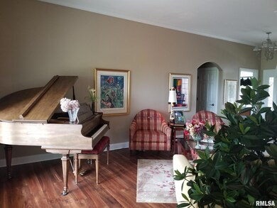 4711 N Weaverridge Blvd, Peoria, IL 61615 - photo 3