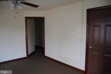 349 Westside Ave unit . D, Hagerstown, MD 21740 - photo 6
