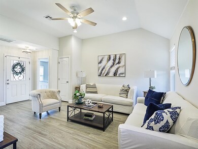 709 W Elm St, Denison, TX 75020 - photo 2