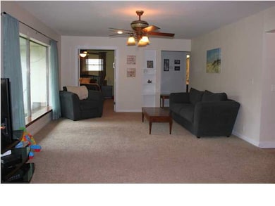 LOTS OF SPACE FOR A FAMILY IN THIS 23 X 14 LIVING 