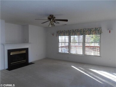 Den/Family/Great Room - Gas fireplace, triple wind