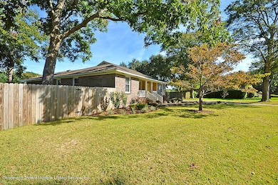 724 Creekside Dr, Charleston, SC 29412 - photo 4