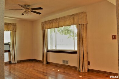 1422 W 36th St, Davenport, IA 52806 - photo 4