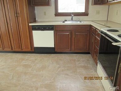 3215 S Front St, Whitehall, PA 18052 - photo 4