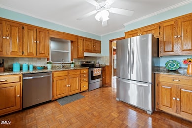 2421 Lacy St, Burlington, NC 27215 - photo 7