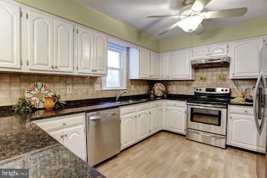 14953 Dufief Dr, North Potomac, MD 20878 - photo 5