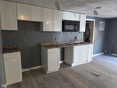 724 E Beecher St, Indianapolis, IN 46203 - photo 3