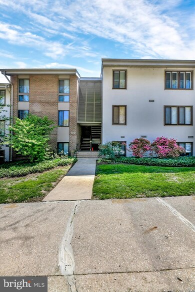 120 Cross Keys Rd unit R120E, Baltimore, MD 21210 - photo 2