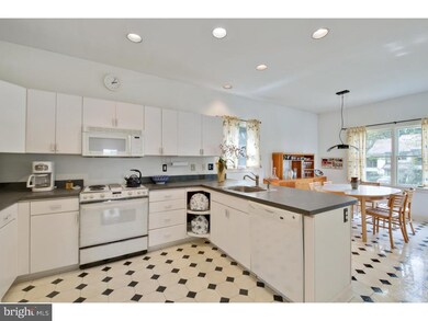 928 Delmont Dr, Wynnewood, PA 19096 - photo 3