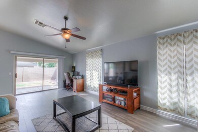 Living Room (3)-SMALL