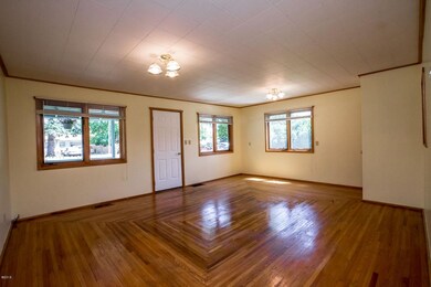 07 Living Room 1