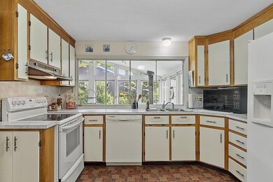 19 Beasom St, Nashua, NH 03064 - photo 5