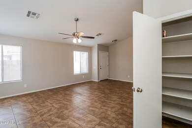 006-photo-living-room-11135411