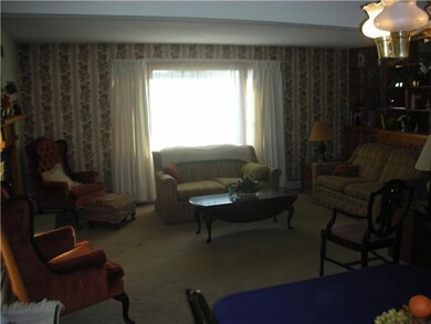 Living Room spacious livingroom