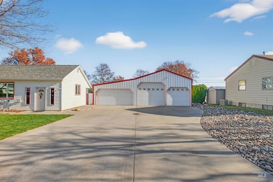 1229 6th St, Clarkston, WA 99403 - photo 3