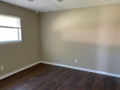 721 Circle Way, Alvin, TX 77511 - photo 4