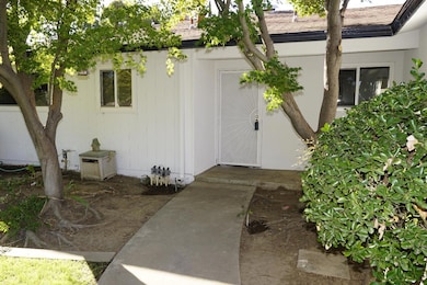 5936 E Lansing Way, Fresno, CA 93727 - photo 4