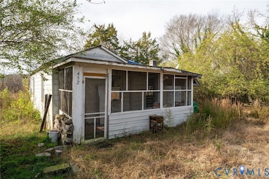 452 Orange Ln, Petersburg, VA 23803 - photo 4