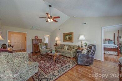 4037 Hereford Ln, Dallas, NC 28034 - photo 6