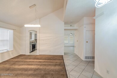 13813 Horizon Heights Cir, Horizon City, TX 79928 - photo 6