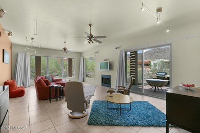 2120 Double Circle Living Room