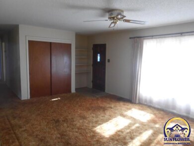 1324 SW 31st St, Topeka, KS 66611 - photo 3