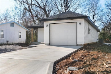 1229 N Warren Ave, Springfield, MO 65802 - photo 3