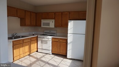 8165 Halley Ct unit 304, Lorton, VA 22079 - photo 2
