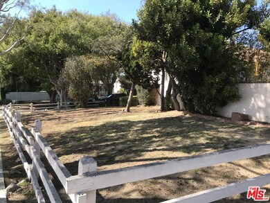 Wide Side Yard with westerly exposure