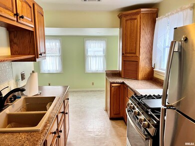 7002 Ridge Dr, Davenport, IA 52806 - photo 4