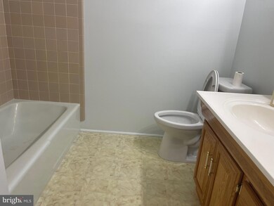 1016C Brixton Ct, Sterling, VA 20164 - photo 5