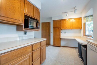 2535 Mansfield Dr, Des Moines, IA 50317 - photo 5