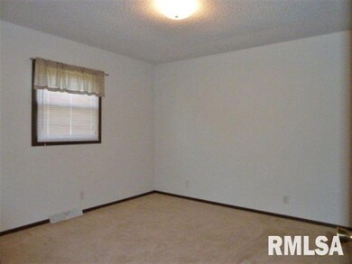 1815 N Logan St, Lincoln, IL 62656 - photo 6