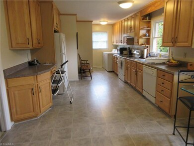 2317 Kivett Dr, Greensboro, NC 27406 - photo 5