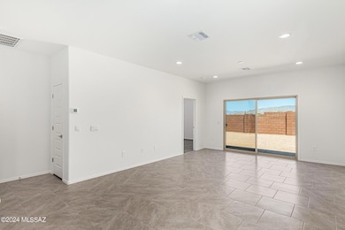 11_Amber_H30A_GrayCabinets