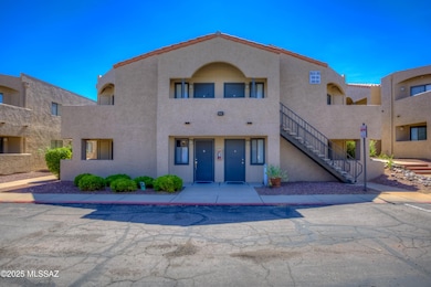 2 Exterior photo b